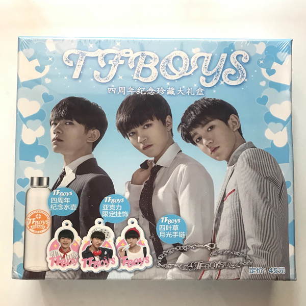 Hộp quà tfboys có bình thủy tinh hộp to