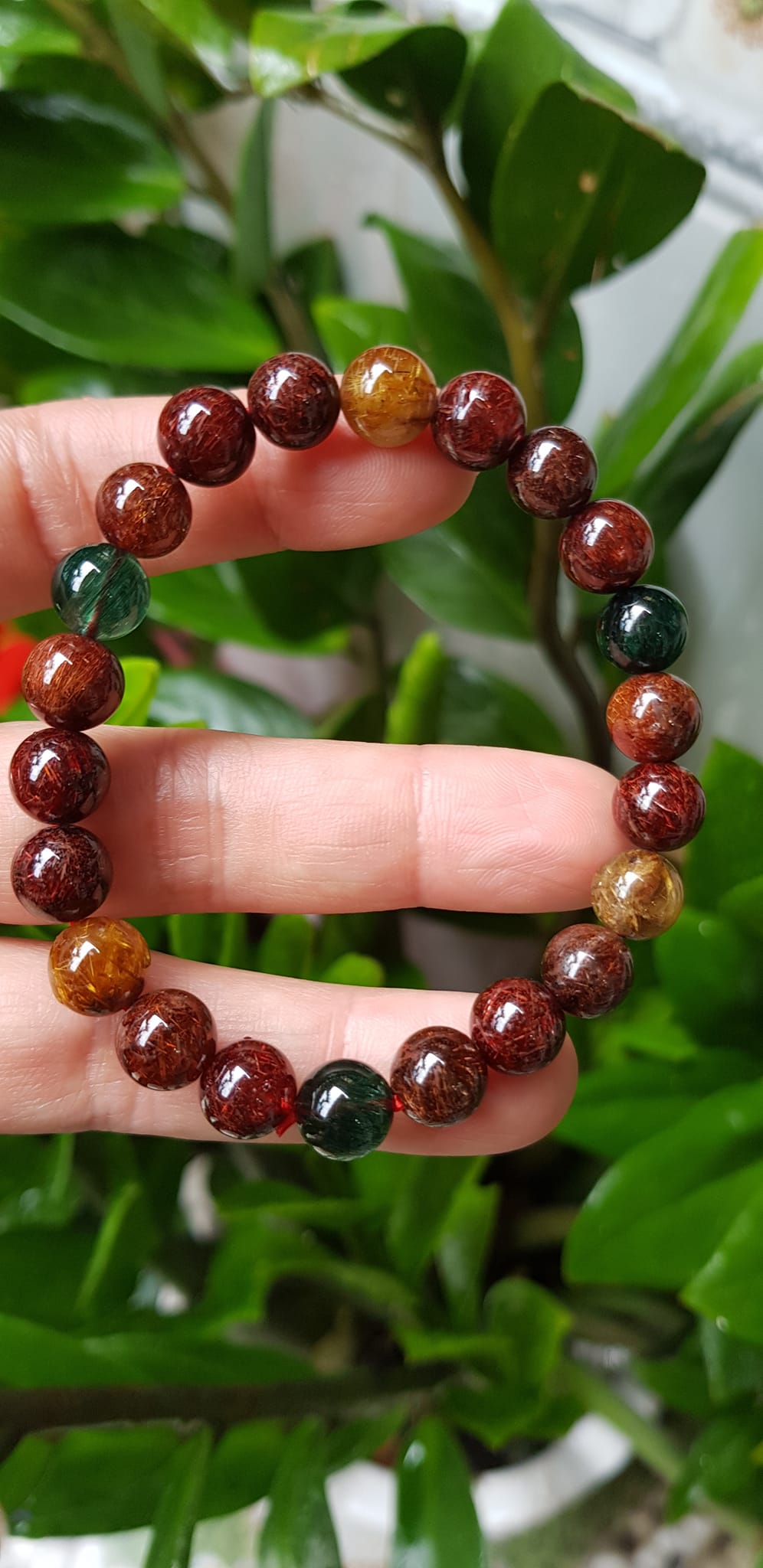 Vòng tay phong thủy đá thạch anh tóc tam tài vip 8li5 hay 8,5mm tuyệt phẩm tuyệt đẹp thiên nhiên ban tặng có tác dụng chiêu tài hút lộc vòng thạch anh tóc màu sắc sang trọng đẹp quyến rũ quyền lực ý nghĩa may mắn, tài lộc tiền tài và sức khỏe ạ