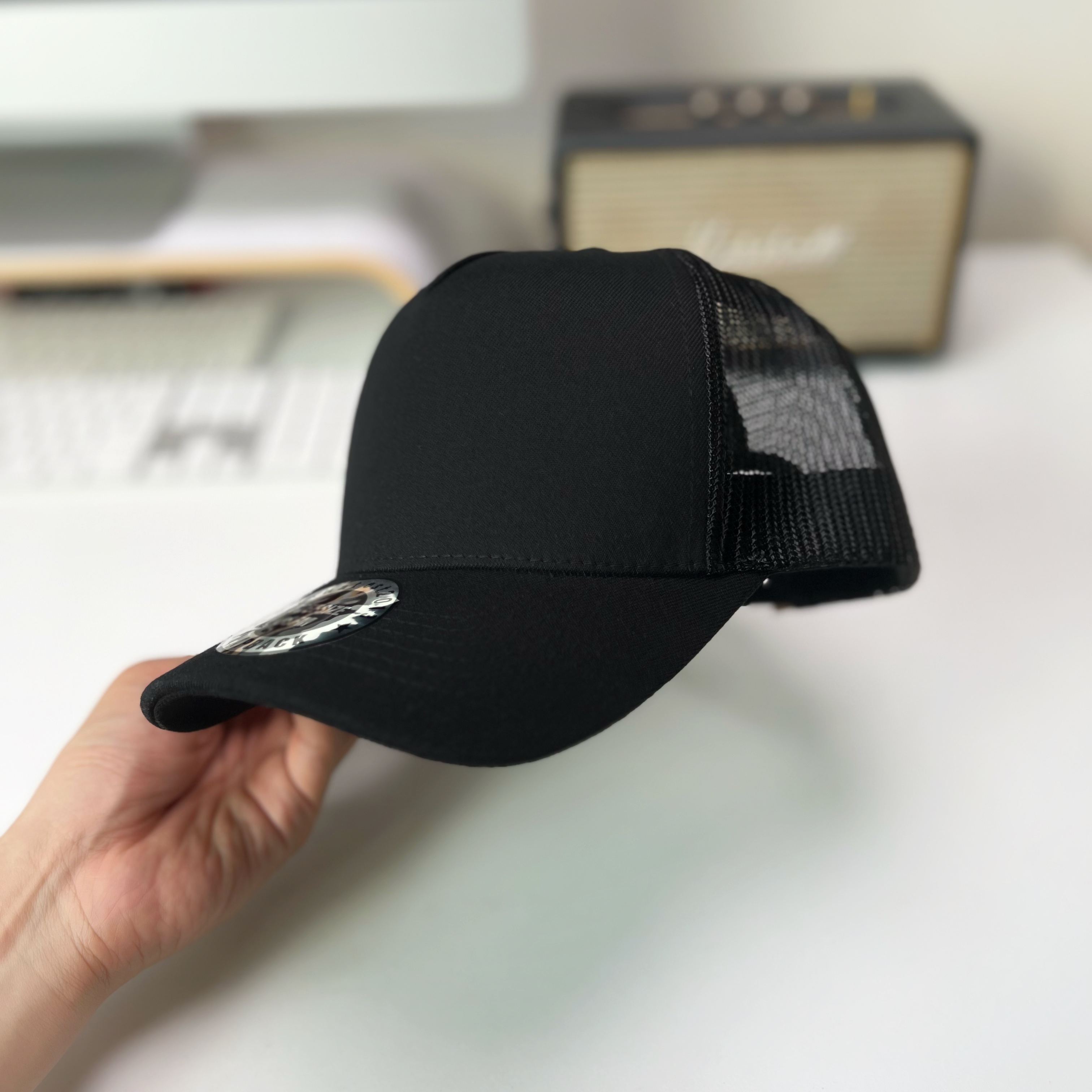 Nón Lưỡi Trai Vành Cong fom Trucker trơn đen LƯỚI sâu đầu quai cài nút Brand One Hat