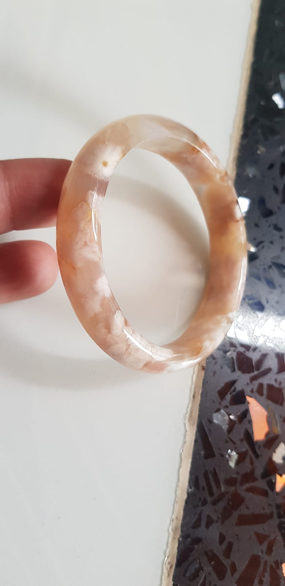 VÒNG Tay Nữ Bản Hẹ Đá Mã Não Bông Hoa Tuyết đều bóng đẹp Vòng Ni 53mm x Cao 12mm x dầy 7mm Nữ cân nặng 50kg - 55kg đeo ạ