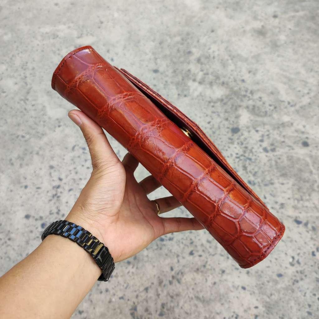 Cầm tay nữ kiêm túi đeo vai. Da bụng cá sấu siêu dễ thương!