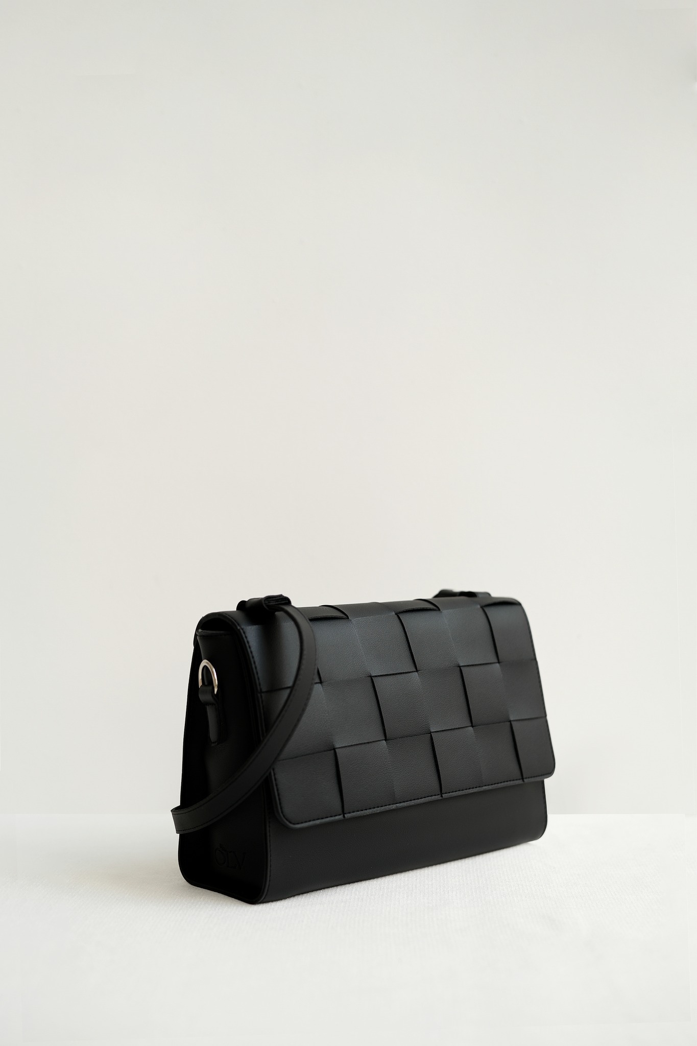 OLV - Túi Black Woven Shoulder Bag