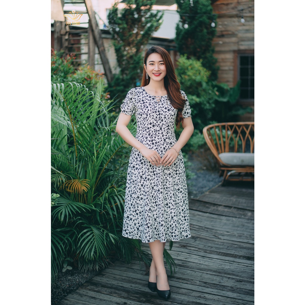 Đầm xoè thiết kế trung niên cao cấp sang trọng Cổ tròn khoét V màu Trắng hoa đen TTV STORE TTV1190