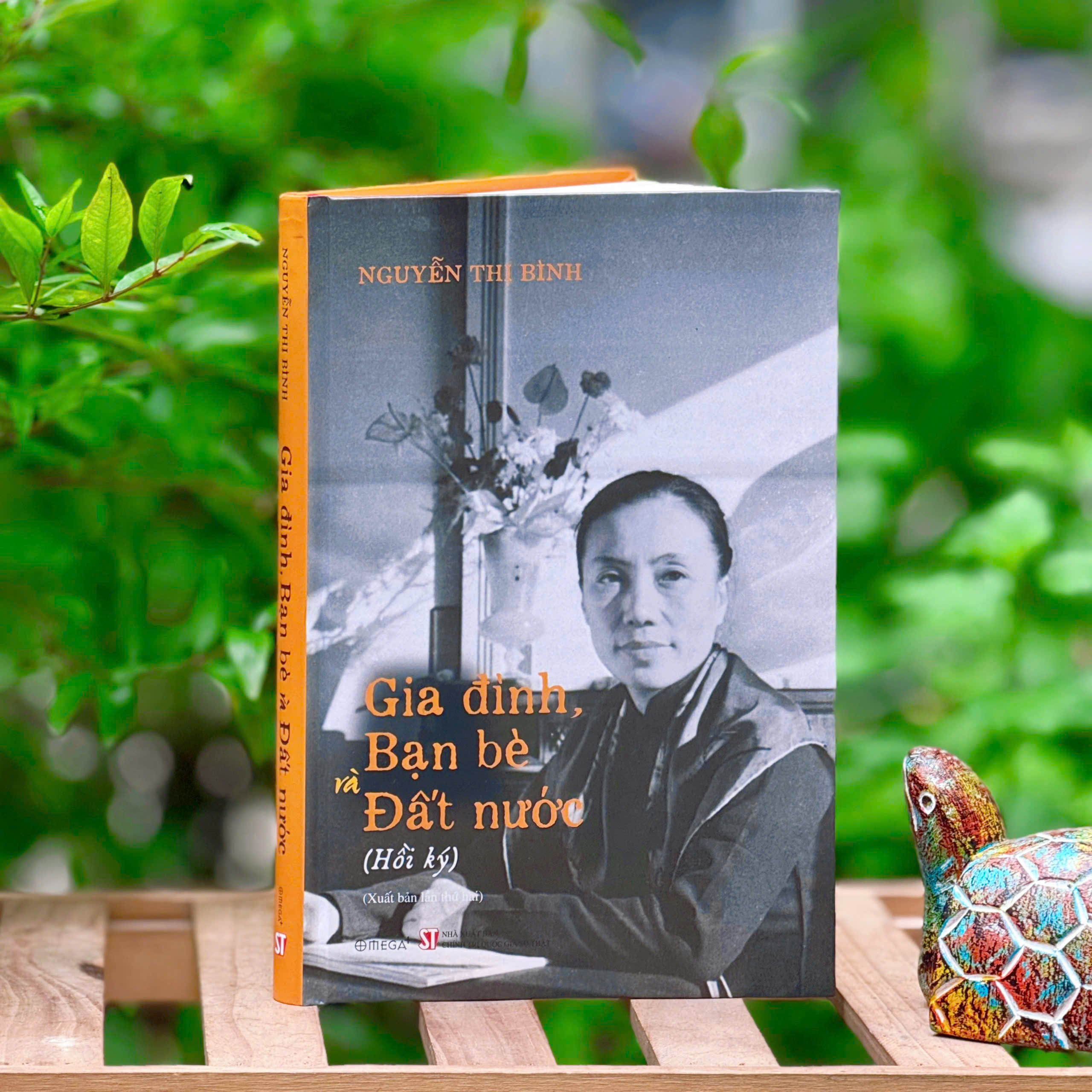 Sách Hồi Ký Nguyễn Thị Bình: Gia Đình, Bạn Bè Và Đất Nước (Phiên Bản Bìa Cứng) - Tái Bản 2025