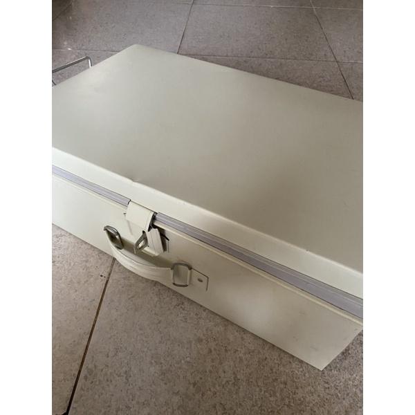 Hòm tôn size 50cm x 34cm x 22cm đựng đồ, tài liệu tiện dụng