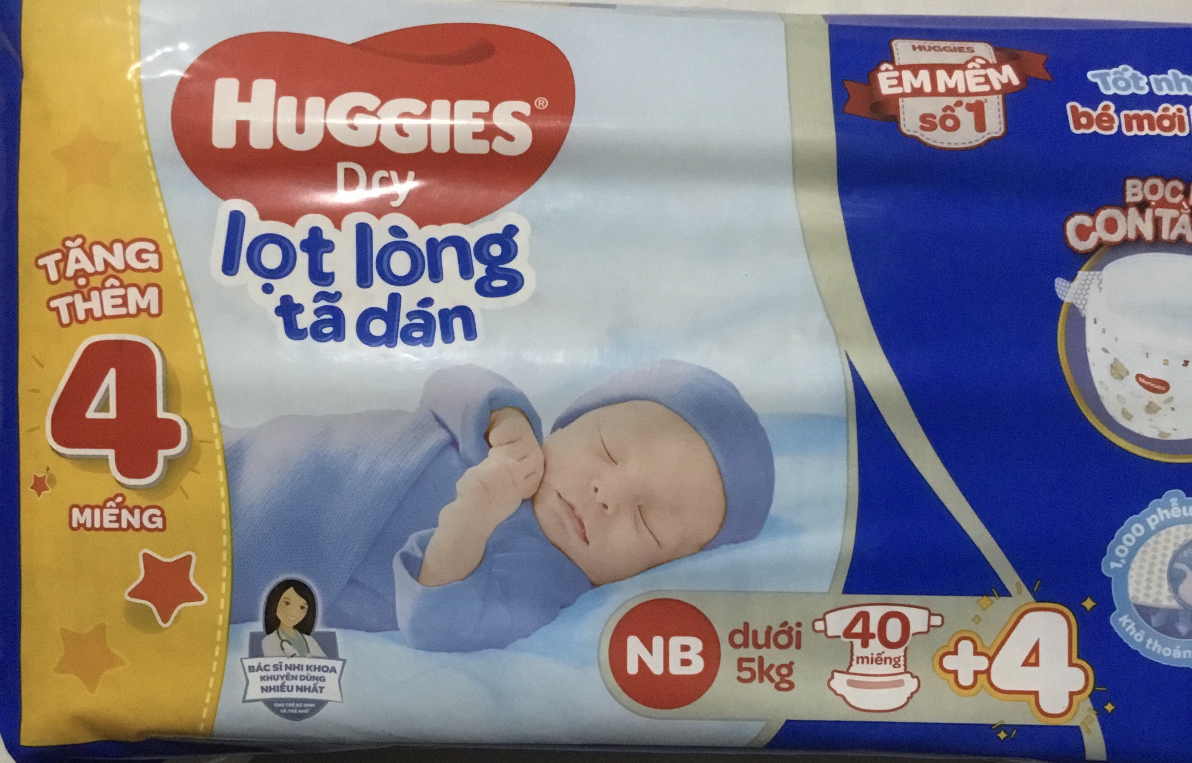 Tã dán sơ sinh Huggies NB38 miếng Skin Perfect ( Cho bé dưới 5 kg)-Mẫu mới Của Huggies NB40 - HSD luôn mới