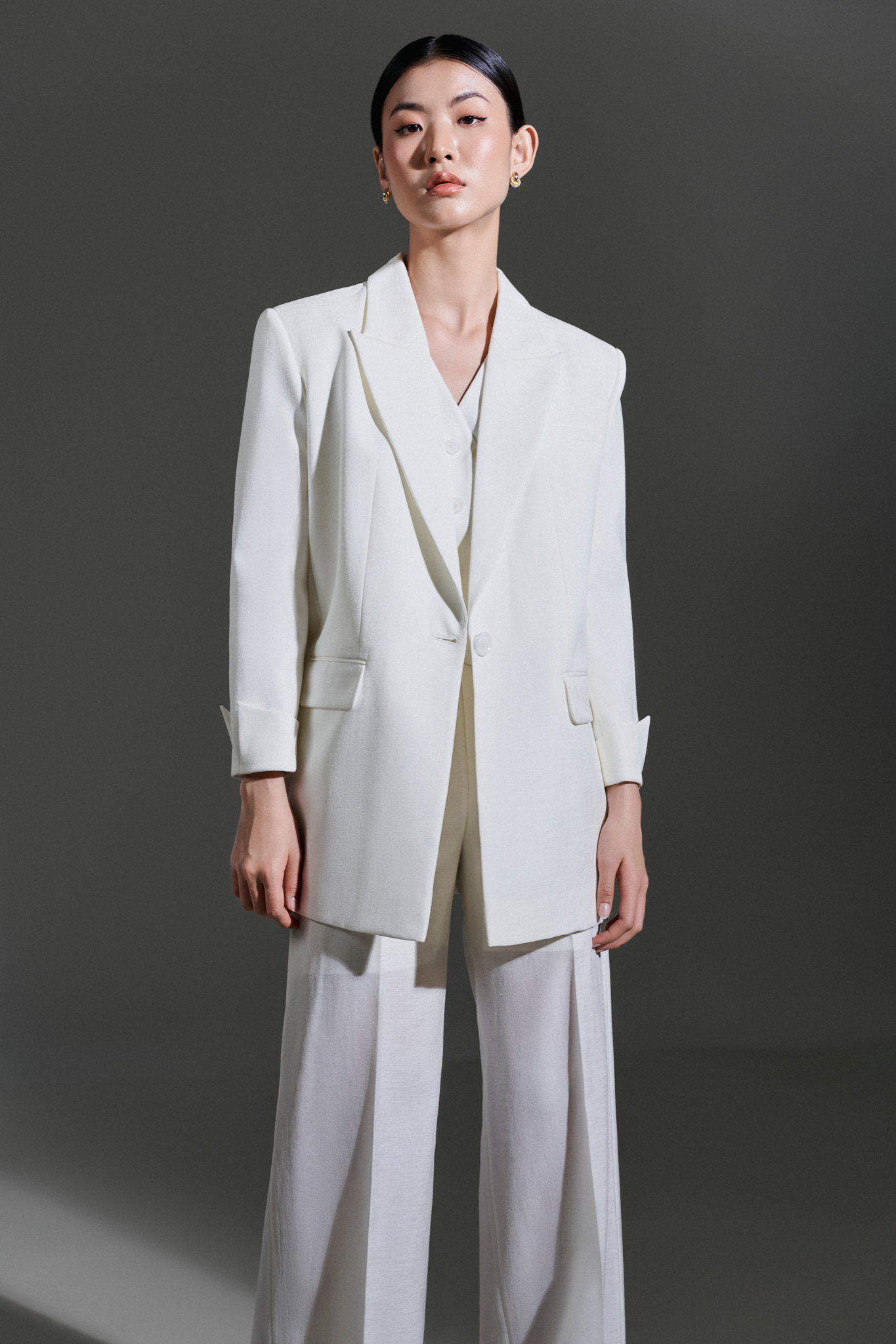 Áo blazer vai rộng, cổ 2 ve tay lỡ dài màu trắng TOVE thiết kế cao cấp WHITE CHIC