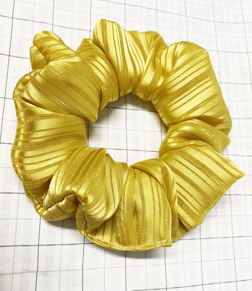 Dây cột tóc scrunchies mẫu mới màu vàng óng vân ánh kim