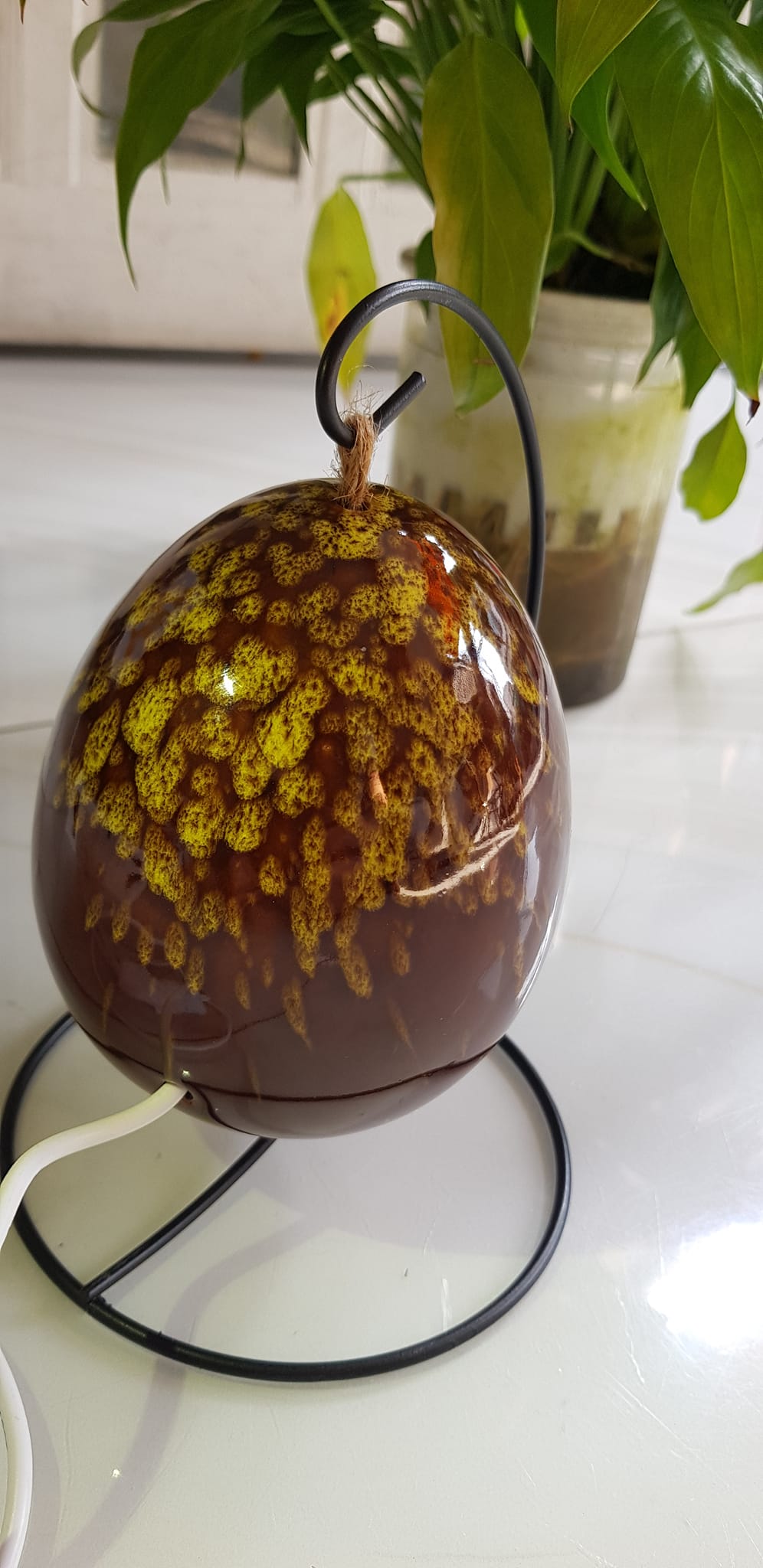 Miếng thạch anh tím tự nhiên hốc sâu có đế kiểu có đèn điện công dụng hút tài lộc Size cả chân Cao 16cm đk 12cm miếng tím cao 10cm x đk 8cm Anh Chị để bàn trang trí nhà bàn thờ Thần Tài và treo trong phòng làm đèn ngủ may mắn màu tím thật sự rất tốt đẹp ạ