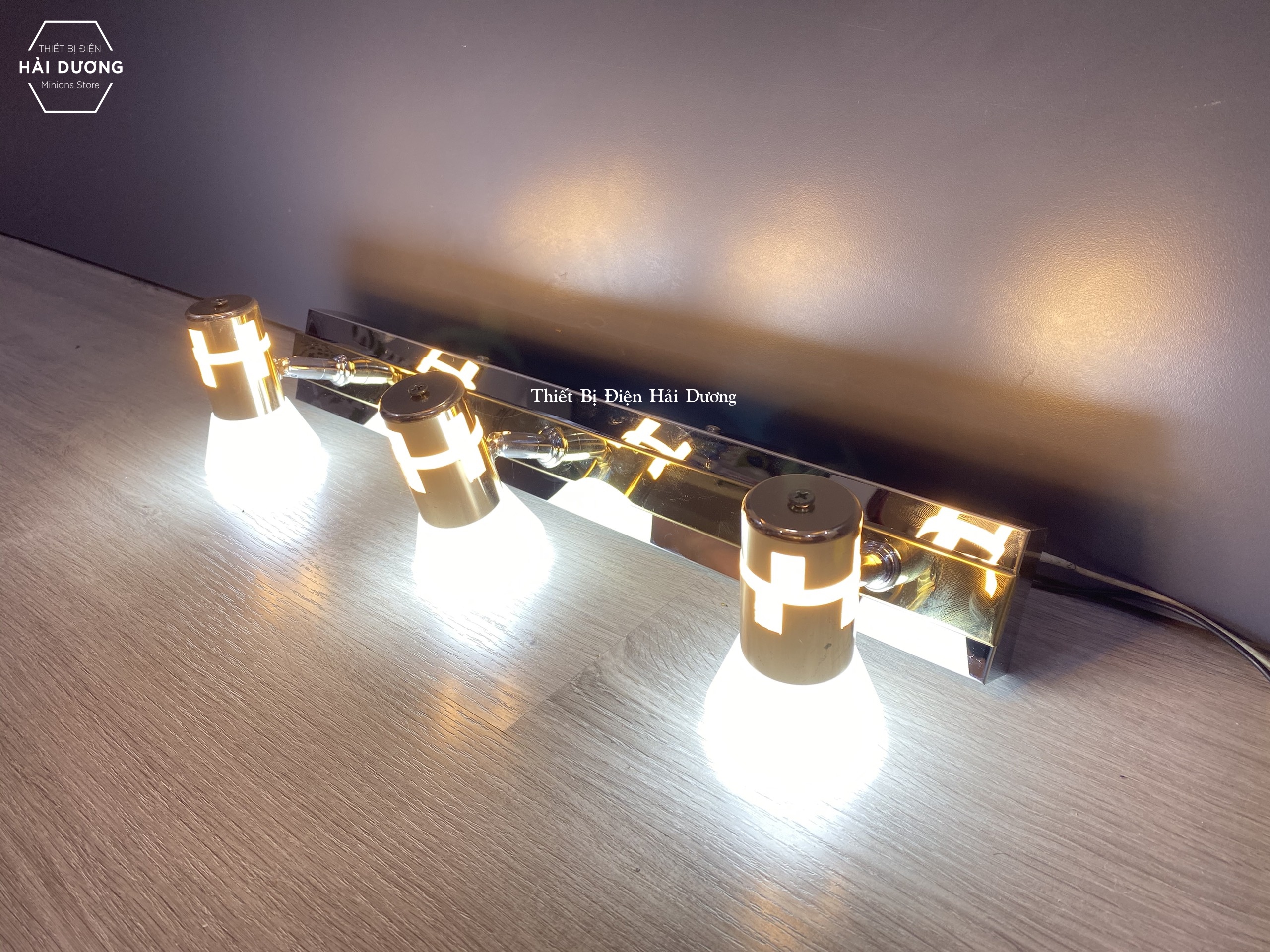Đèn soi tranh - 3 Đèn chiếu sáng 120-3 24w Thuỷ Tinh - Điều chỉnh được góc chiếu
