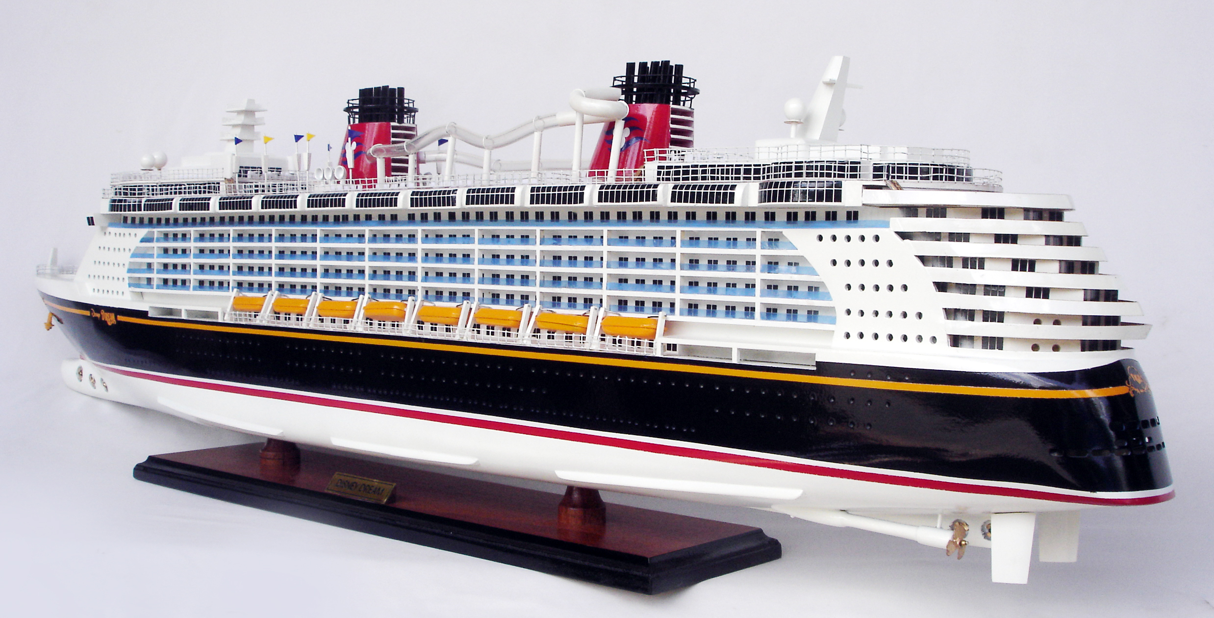 Mô hình thuyền du lịch DISNEY DREAM - 81cm