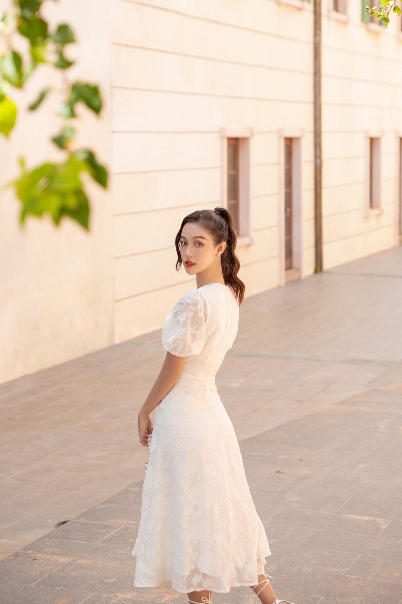 OLV - Đầm Le Blanc Twisted Neck Dress