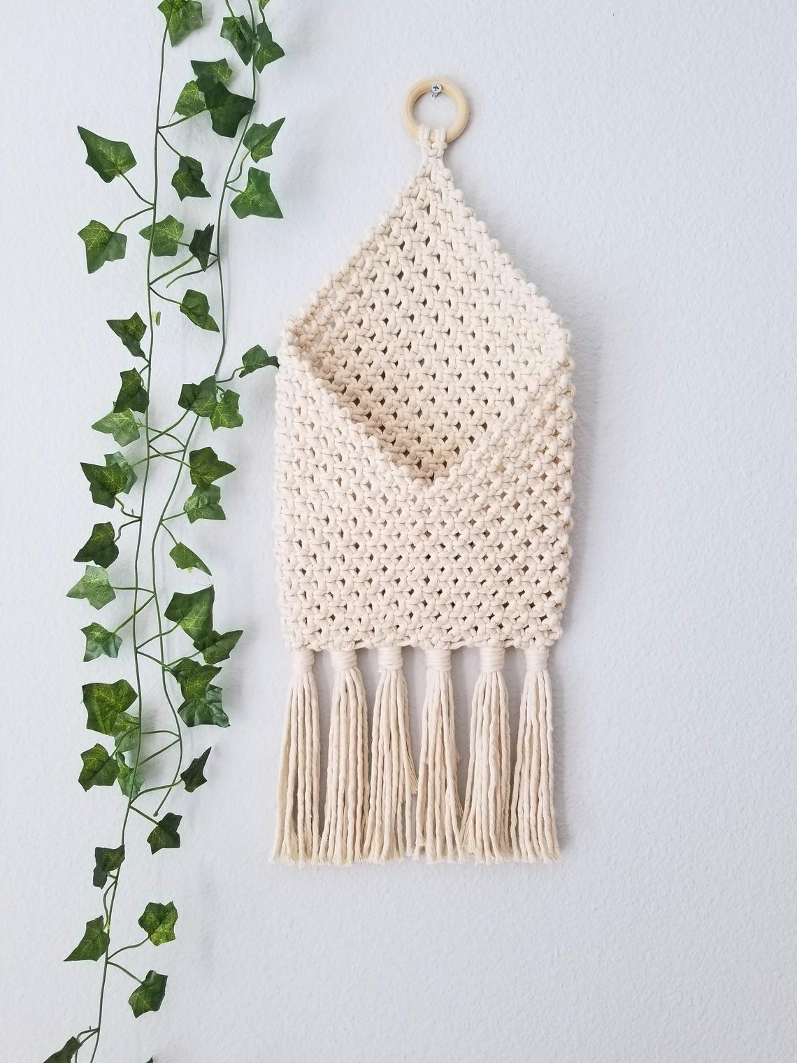 Túi Macrame treo tường tiện lợi TTM04- Đựng đồ tiện dụng, lưu trữ đa năng, trang trí phòng khách, phòng ngủ, quà tặng sinh nhật, tân gia ( Trang trí nhà cửa)