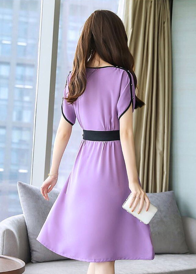 Đầm Xoè Cánh Dơi Viền Nút