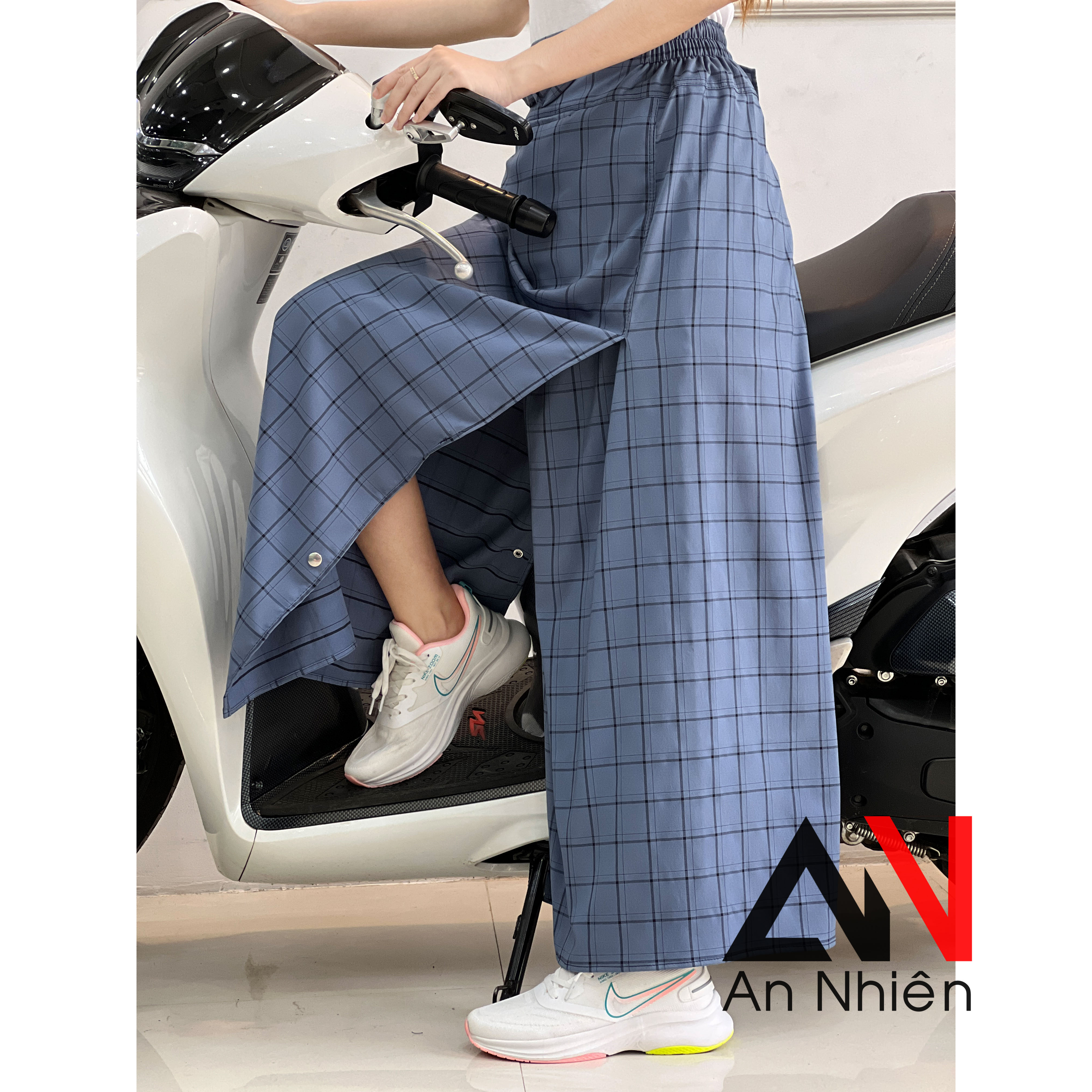 Váy chống nắng xẻ tà cố định bằng miếng dán kết hợp nút bấm chất mềm mại co giãn tốt xòe rộng dài dưới tà váy có nút bấm cố định