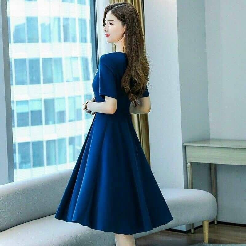 ĐẦM XOÈ XANH ĐÍNH NÚT CỔ CÁCH ĐIỆU