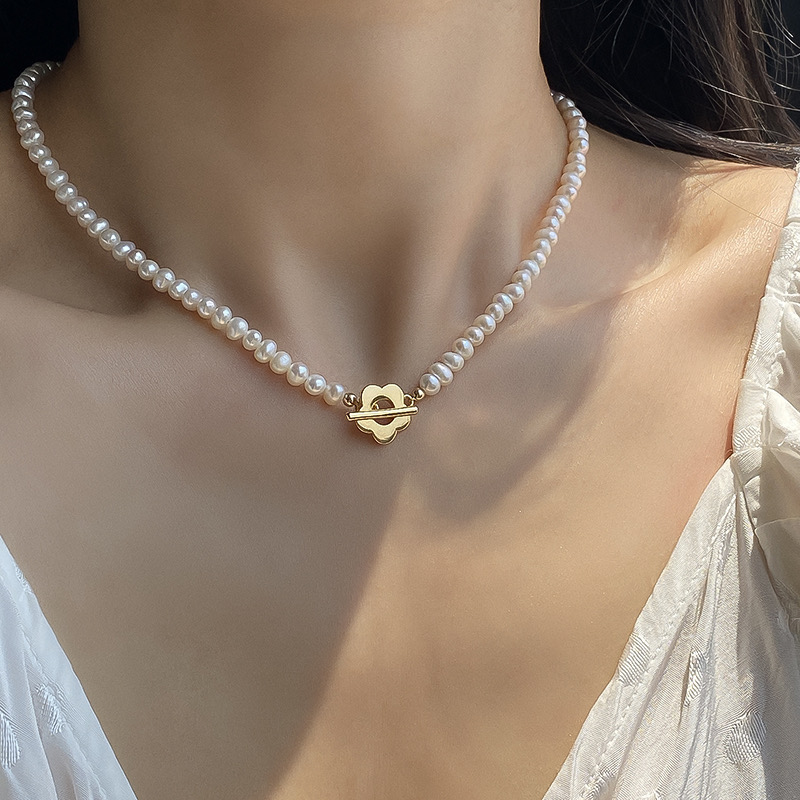 Vòng cổ choker chuỗi ngọc phối hình hoa kiểu hàn quốc