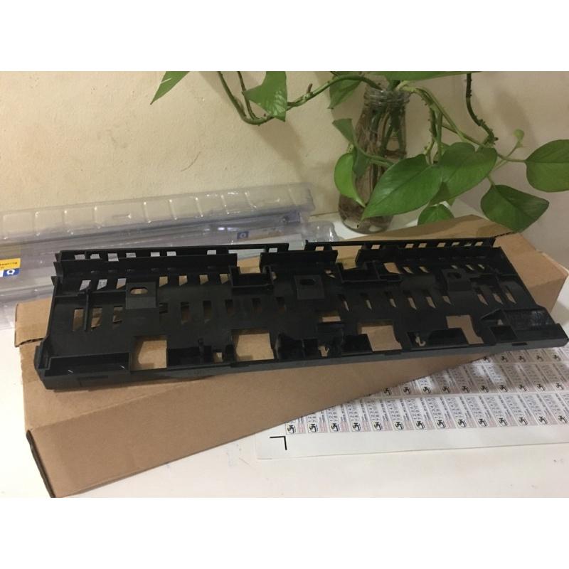 Miếng nhựa hướng giấy ra Đứng máy photo Ricoh MP 4000/4001/4002/5000/5001/5002_D009-4442