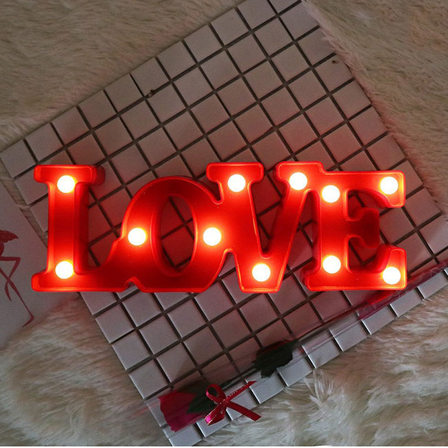 Đèn led trang trí chữ LOVE - Đỏ