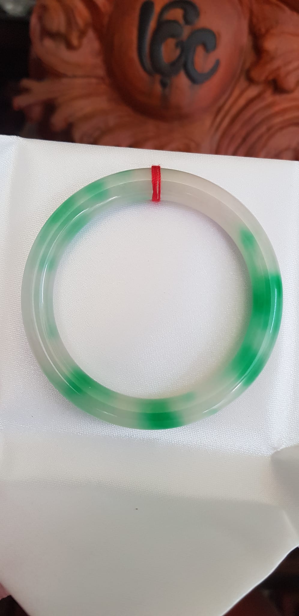 Vòng tay nữ đá Cẩm Thạch tự nhiên mới TR LÝ A Sịn 52mm x chột 8mm Vòng màu trắng vân xanh lý bóng đẹp nữ 50kg - 54kg đeo ạ