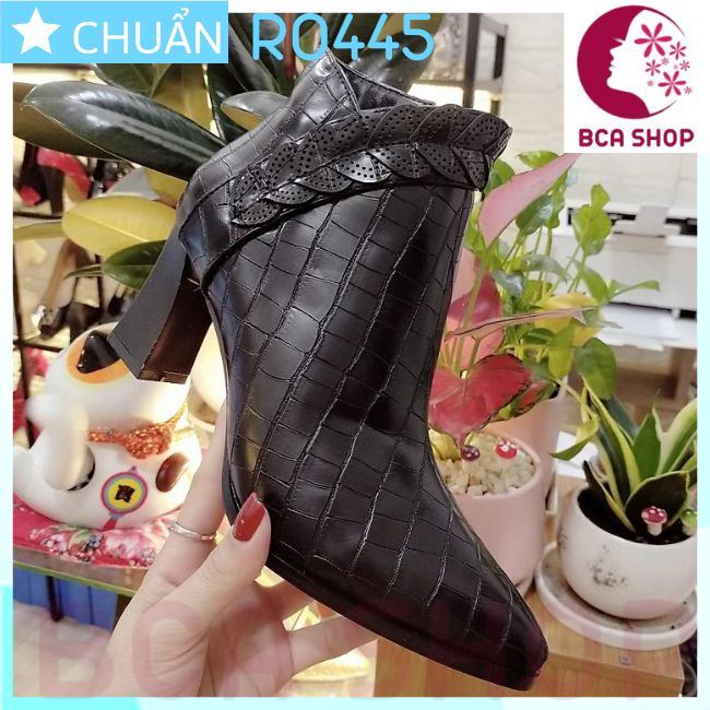 Giày bốt nữ cổ thấp 8p RO445 ROSATA tại BCASHOP có dây kéo nằm má trong, cách điệu bằng dây trái tim - màu đen