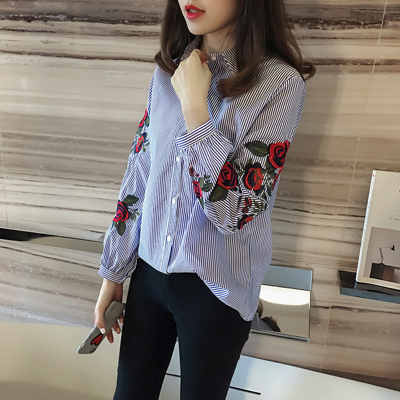Chàng trai mê thêu hoa hồng chim hạc lên áo sơ mi