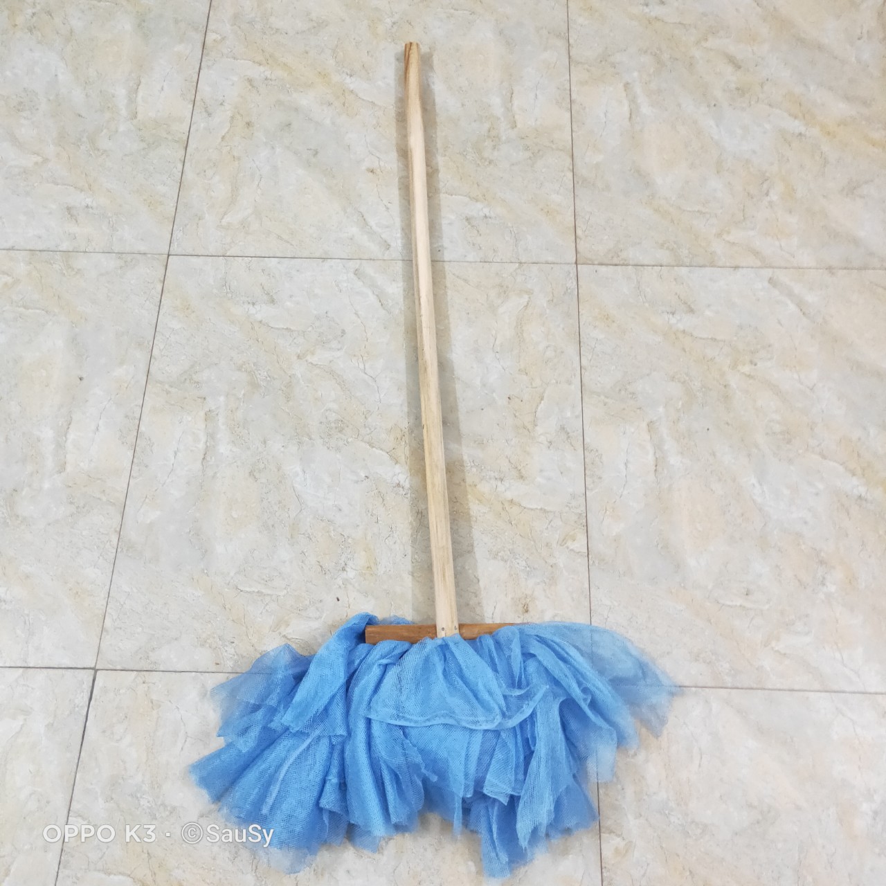 Cây lau nhà bằng vải màn cán gỗ dài 115cm