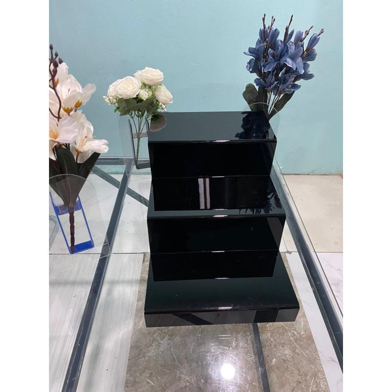 Kệ bậc thang trưng bày sản phẩm, Dày 3mm, Dài 25cm, rộng mỗi tầng 5cm, cao mỗi tầng 5cm, nhiều màu sắc - Đen