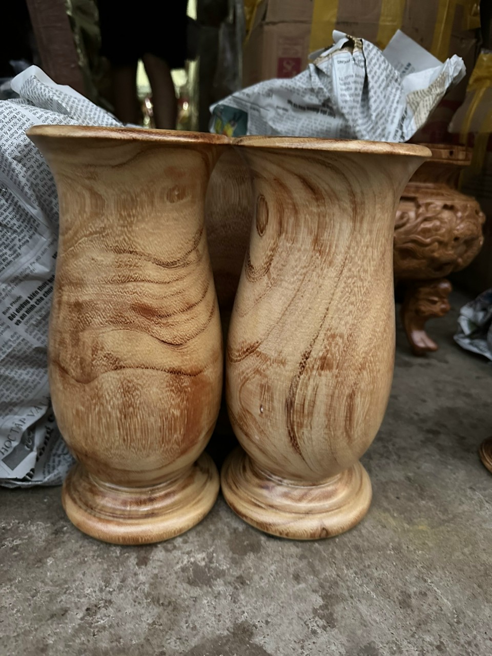 Lọ hoa gỗ gõ nguyên khối cao 26 cm