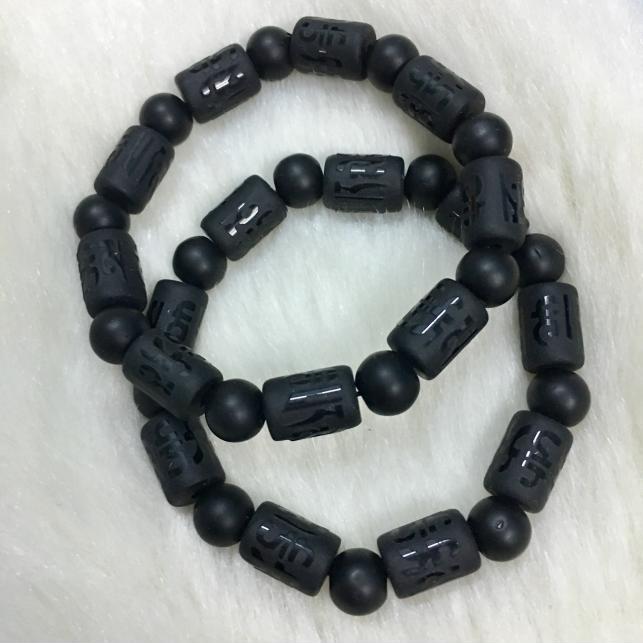 Vòng tay đá Obsidian đen tuyền hạt tròn xen phân khối chữ nhật chạm kinh chữ may mắn