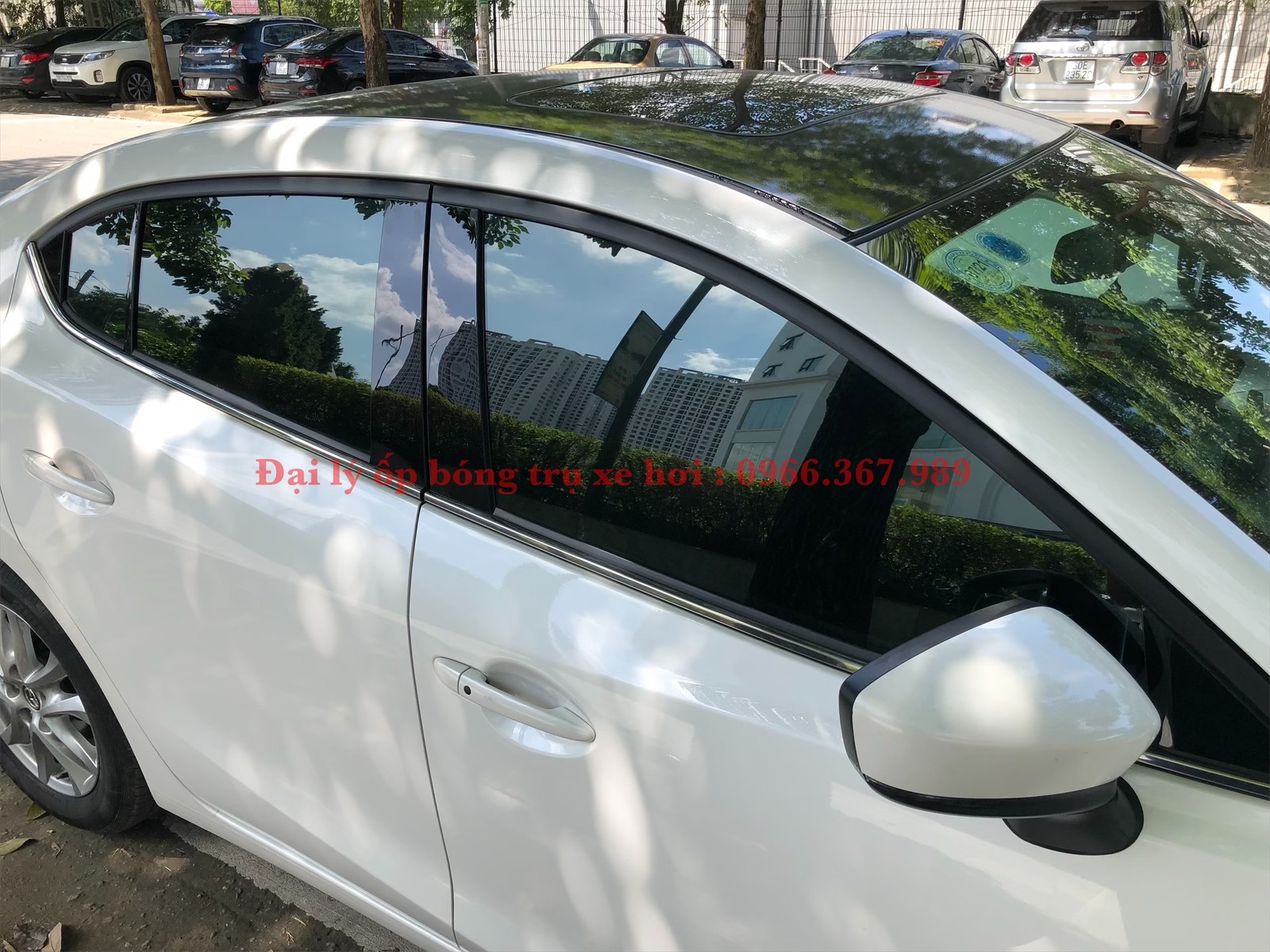 Ốp bóng trụ cửa xe ô tô Mitsubishi Outlander