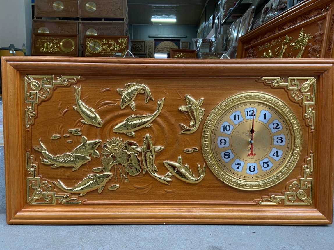 Tranh đồng hồ treo tường trạm khắc cửu ngư bằng gỗ gõ kt 41×81×4cm