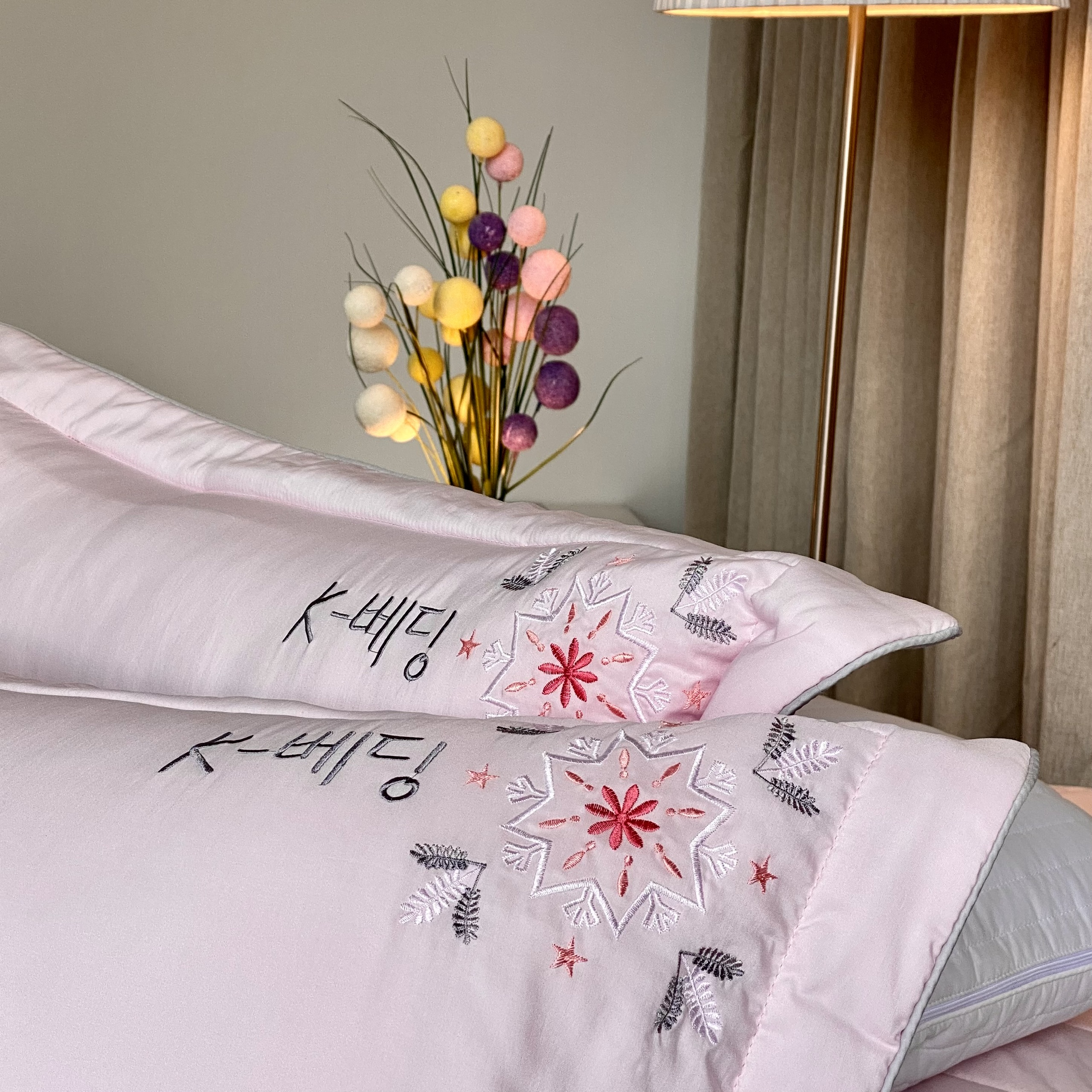 Bộ ga giường chần bông KBedding by Everon KMTS 101 Microtencel Hồng đất