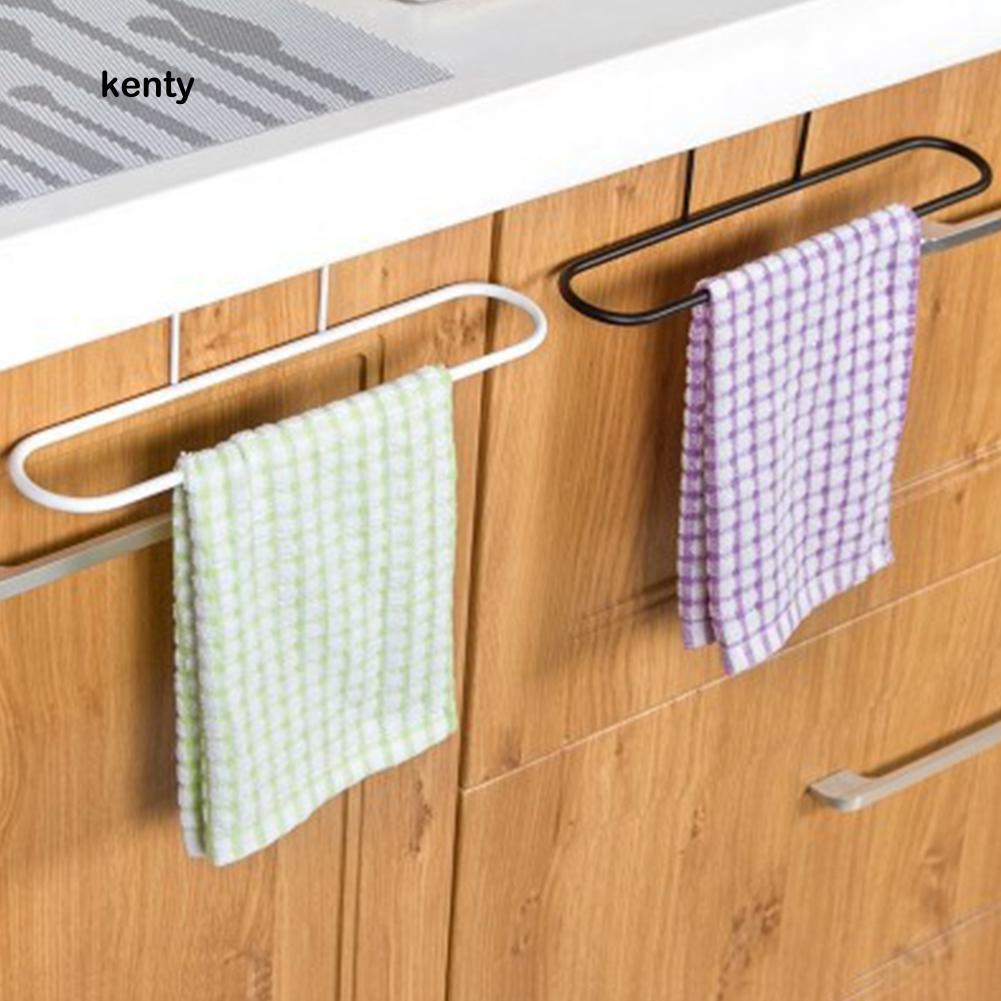 Sử dụng Móc treo khăn gắn ở cánh cửa tủ