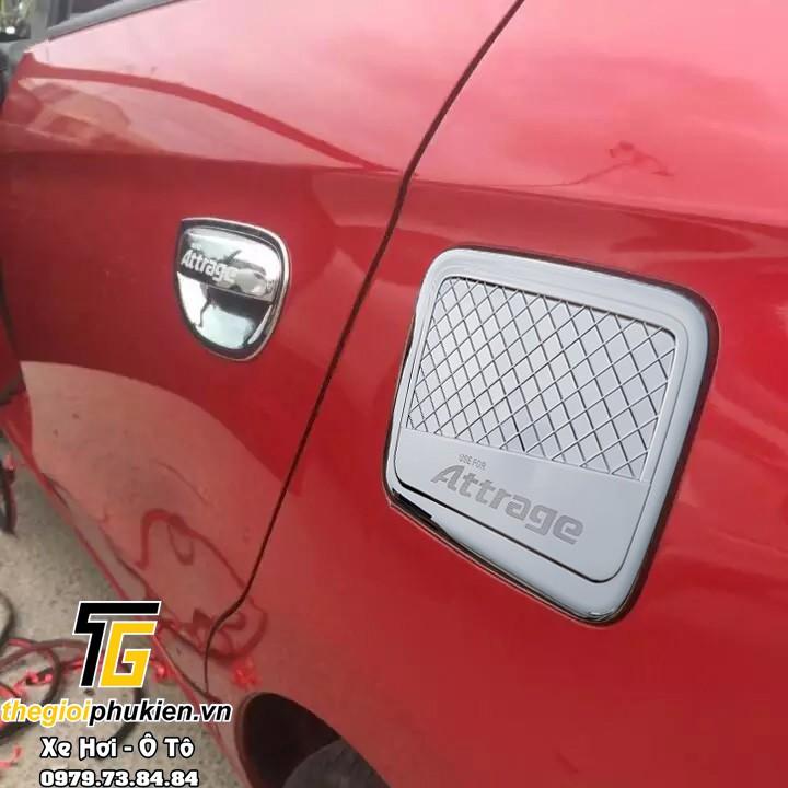 Ốp nắp bình xăng Mitsubishi Attrange 2018-2020 mạ Crom