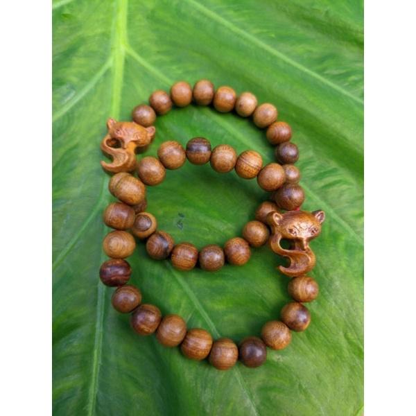 Vòng tay nữ hạt tròn 8li charm mix hồ ly gỗ thơm bach màu tự nhiên