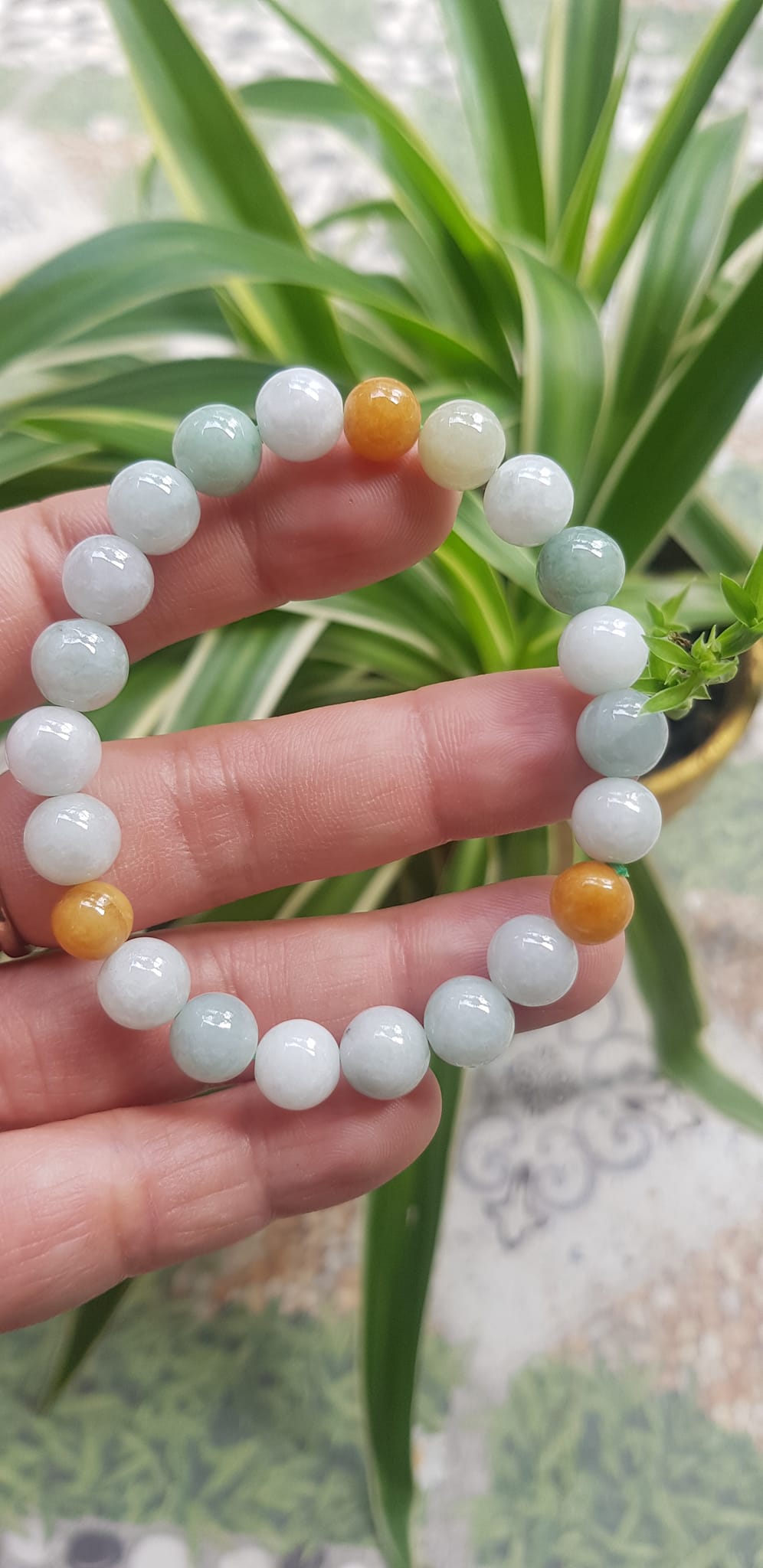 Vòng chuỗi đá Cẩm Thạch tự nhiên trắng huyết tam tài 8mm bóng đẹp Màu trắng bóng xanh vàng nữ đeo rất xinh đẹp xinh tay may mắn Vòng đá cẩm thạch tự nhiên tốt cho sức khoẻ công việc ạ
