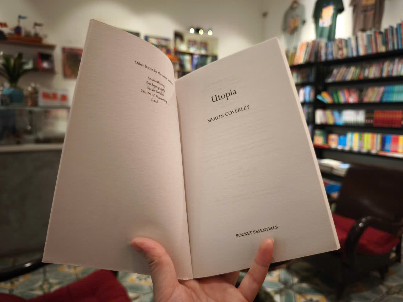 Sách - Utopia by Merlin Coverley - Pocket Essentials - Nonfiction in English