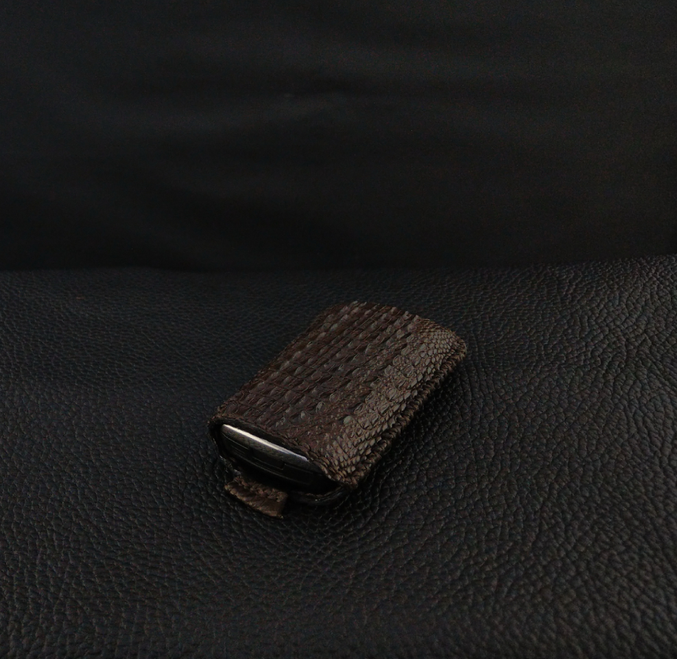 Bao da rút nokia 8800 da cá sấu thật