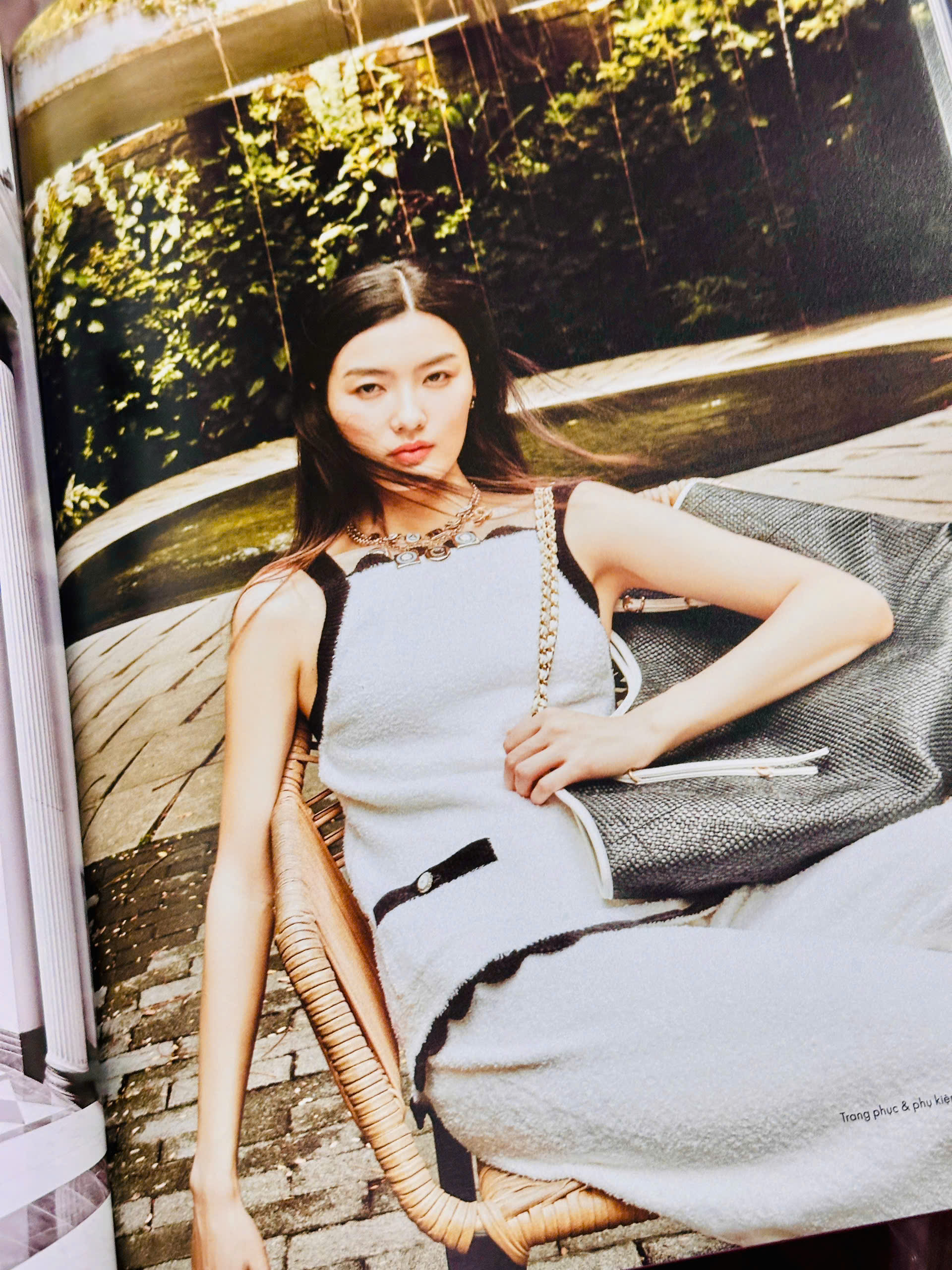 Tạp Chí Phái Đẹp Elle - 15 Years Of Love 2025 - Bìa Người Mẫu Du Yue [Bìa 2-Ngồi]