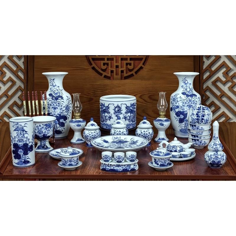 Bộ ban thờ gia tiên men dong , 23 món. Gốm sứ Bát Tràng cao cấp.