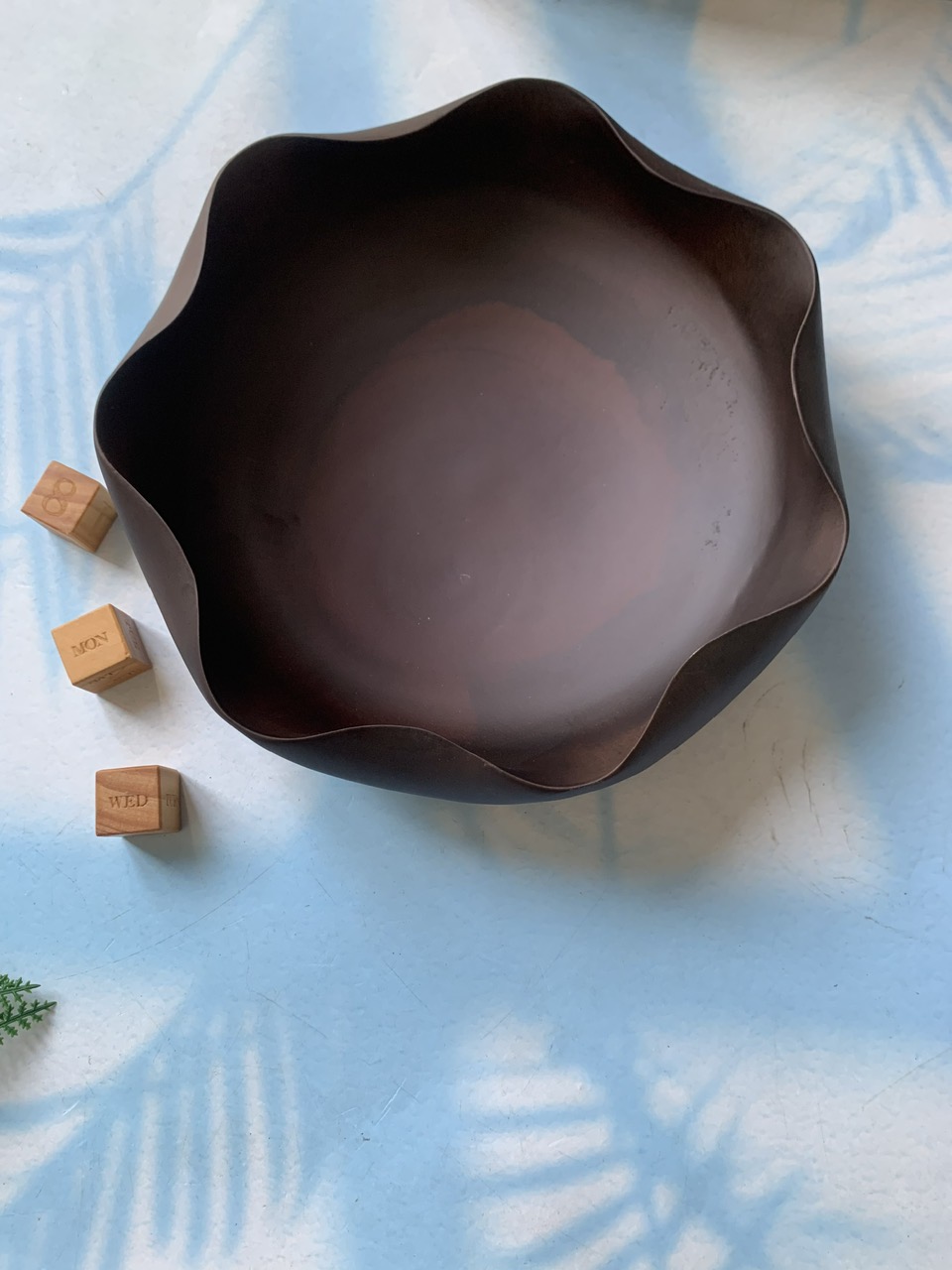 Bát gỗ hoa sen màu socola dùng trộn salad/đồ ăn khô/hoa quả sấy