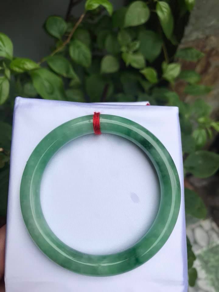 Vòng tay nữ Vip ĐẬU LÝ 50mm x độ dầy 8,2mm Đẹp nữ 50kg đến 55kg đeo màu Xanh Nhẹ Điểm Đậu Lý 100% đá cẩm thạch thiên nhiên