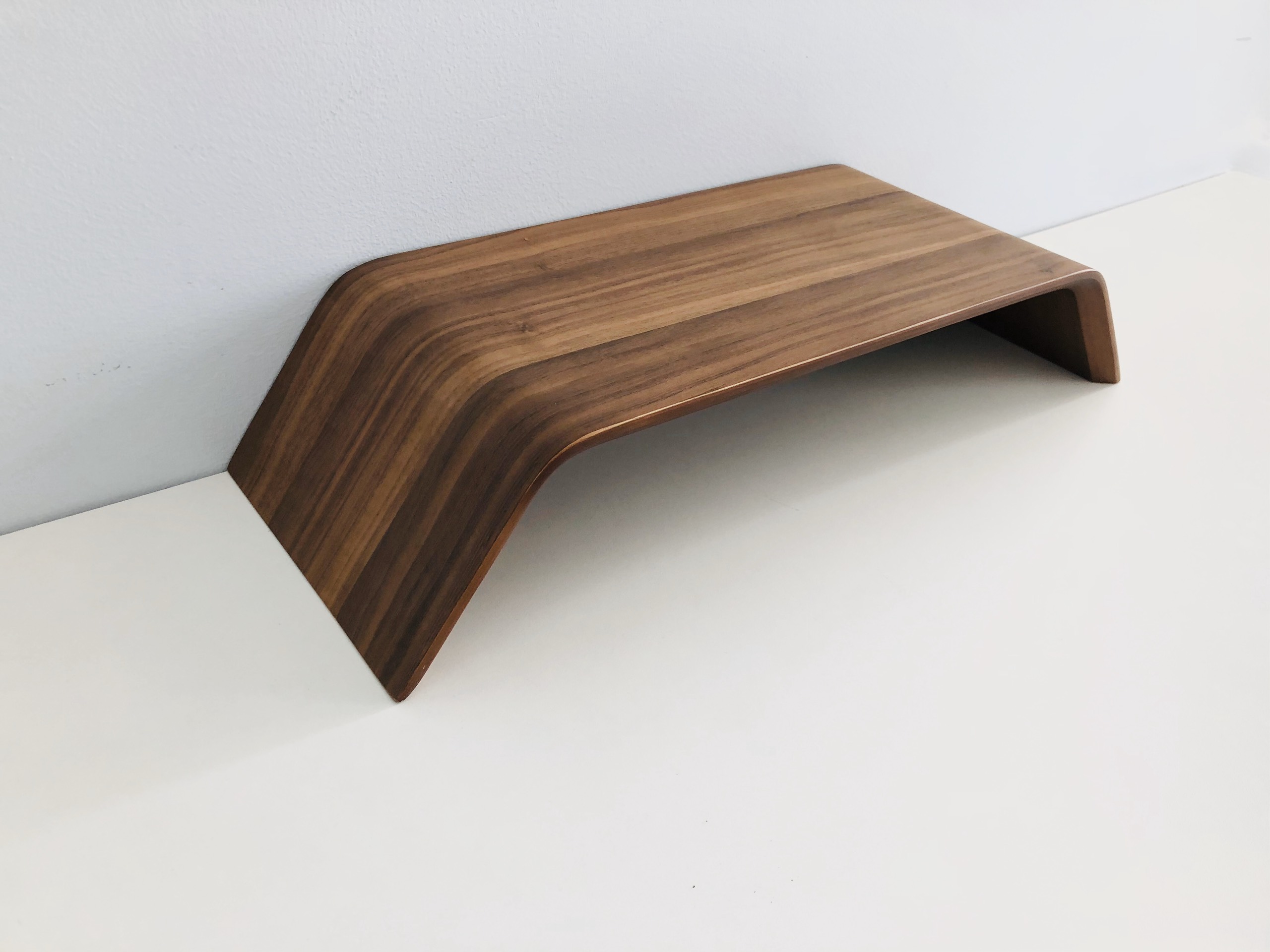 Kệ màn hình máy tính, Kệ Imac gỗ uốn cong - Veneer Walnut tự nhiên