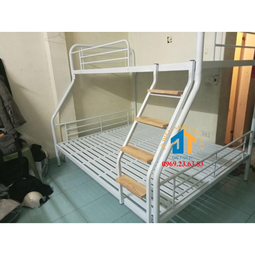 Giường sắt trên 1m2 dưới 1m4 màu trắng cực đẹp cực sang cầu thang bằng gỗ