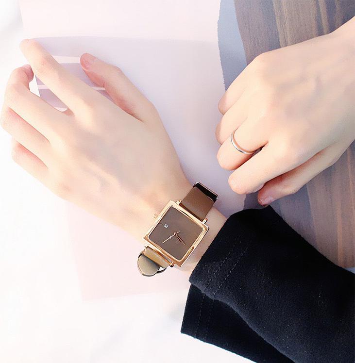 Đồng hồ nữ đẹp đeo tay dây nhung cao cấp DH86