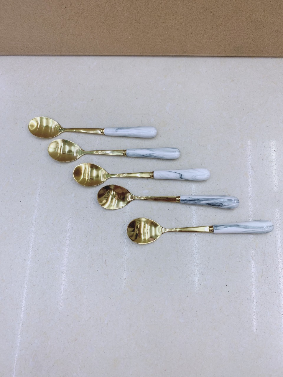 COMBO 6 THÌA CÁN SỨ CAMELIA THÂN MẠ VÀNG PHA TRÀ CÀ PHÊ - ANTH421