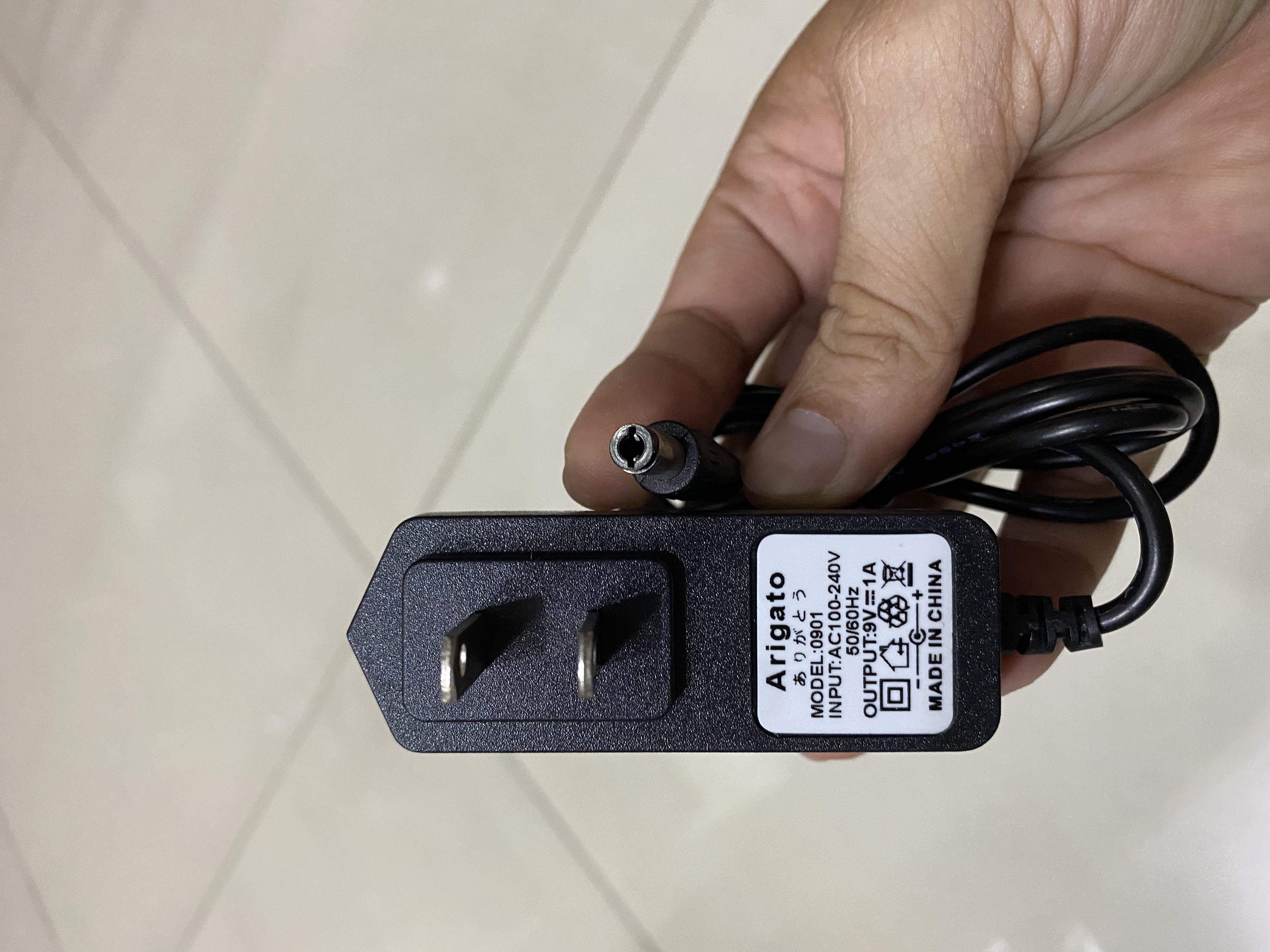 Adapter 9V 1A