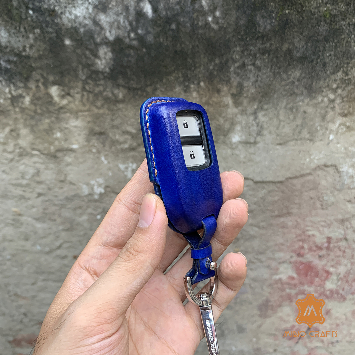 BAO DA DÁNG ĐỨNG CLASSIC DÀNH CHO CHÌA XE HONDA CR-V, BAO DA BÒ NGUYÊN TẤM ĐƯỢC LÀM THỦ CÔNG TỈ MỈ TỪNG CHI TIẾT