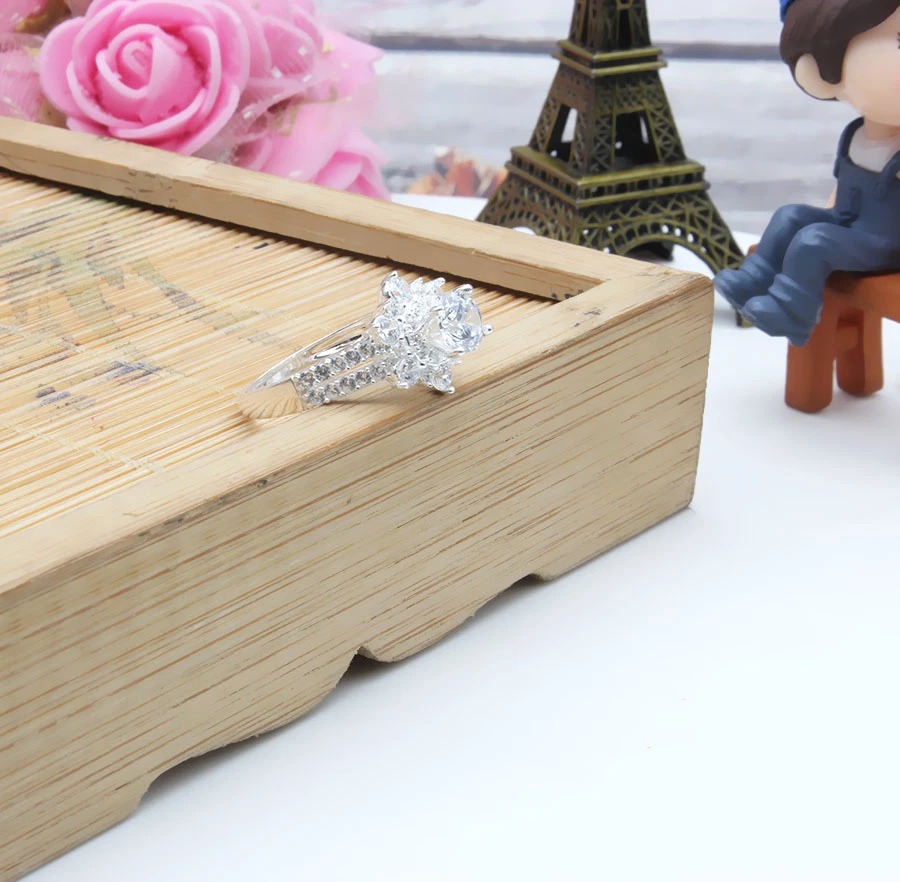 Nhẫn Nữ Bạc - Kiểu Nữ Hoàng Đính Đá Trắng - Bạc Hiểu Minh NU437S - Bảo Hành Vĩnh Viễn